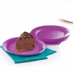 Tupperware Vintage  Round Luncheon Plates (Set of 4) Purple Color